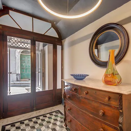 דירה The House In Old Mint Street *