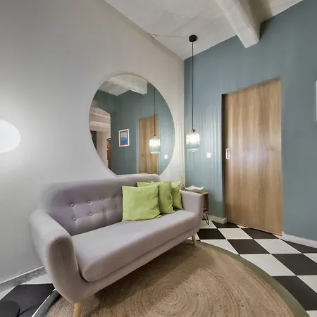 The House In Old Mint Street *