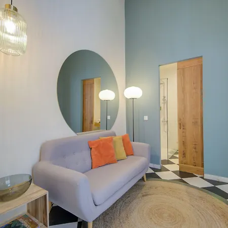 The House In Old Mint Street *