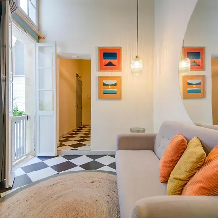 The House In Old Mint Street * La Valletta
