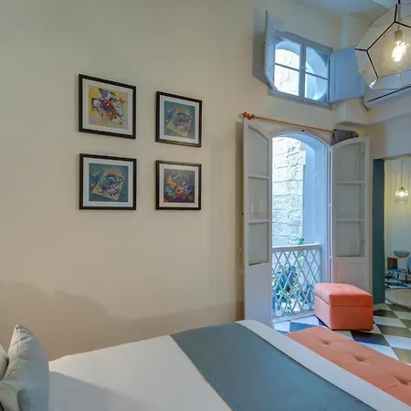 The House In Old Mint Street * La Valletta