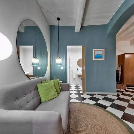 The House In Old Mint Street * La Valletta