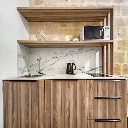 The House In Old Mint Street * La Valletta