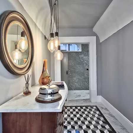 The House In Old Mint Street * La Valette
