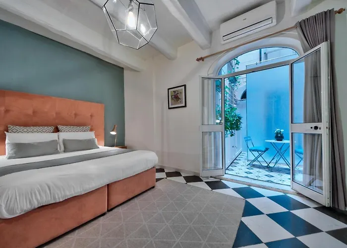 The House In Old Mint Street *